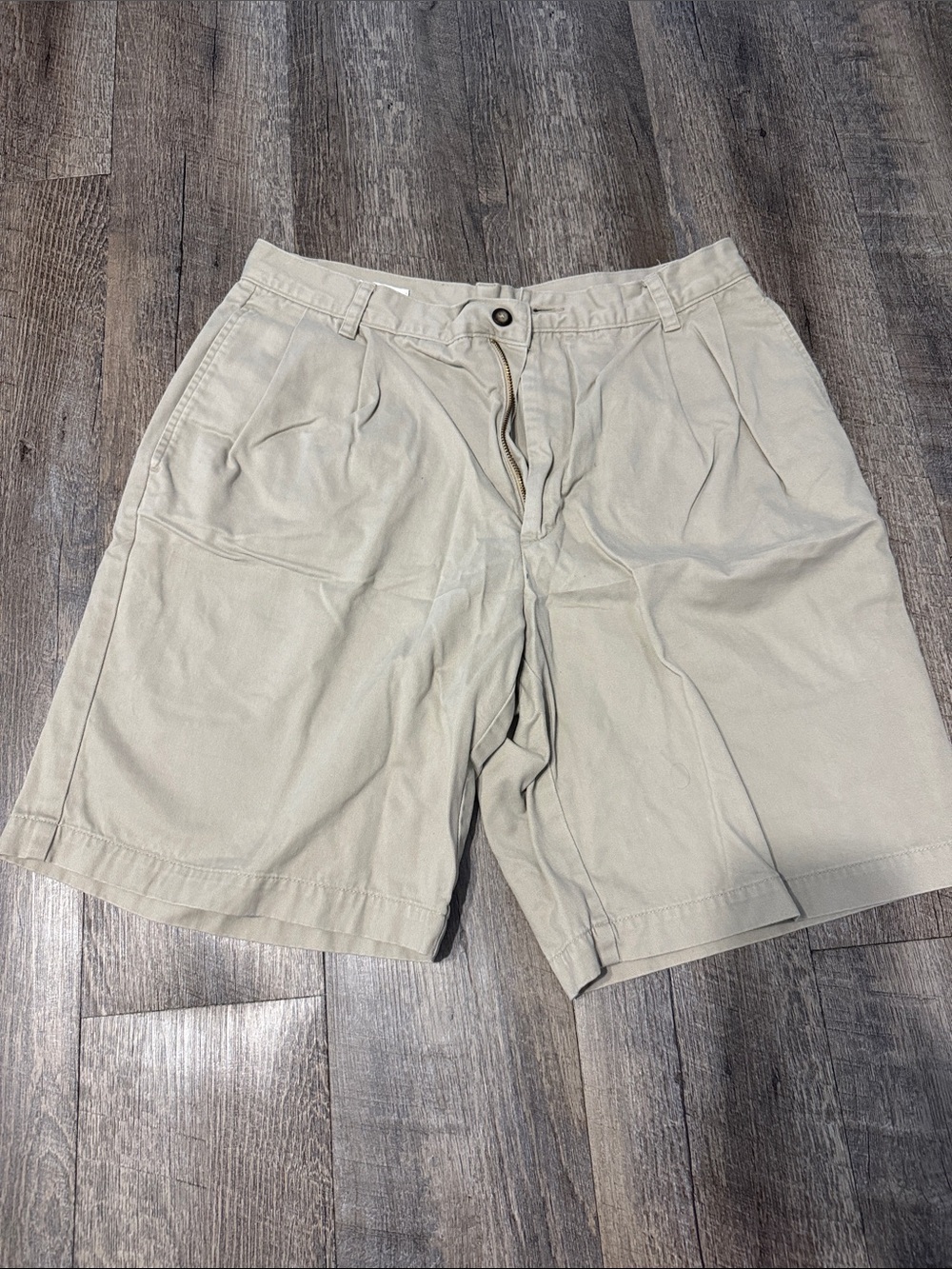Cutter & Buck Men's Khaki Shorts - 32 Waist